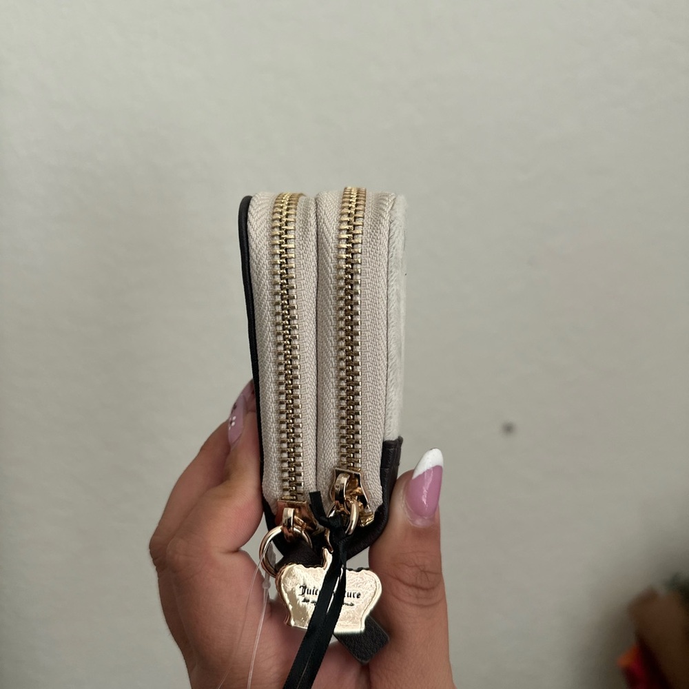 Juicy Couture Wallet - Picture 2 of 6
